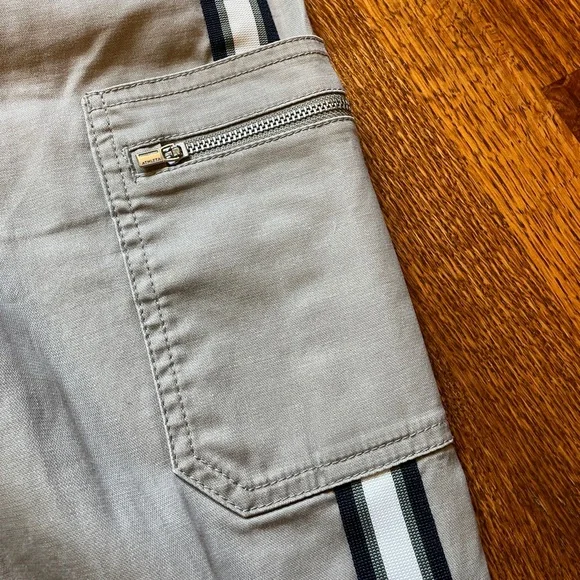 Athleta Tan Desert Summit Cargo Pants - Size 8 - Picture 5 of 9